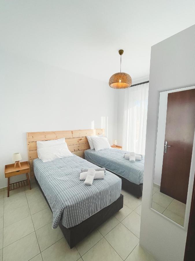 Oak 32 Apartment, Pilona