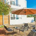 Oak 32 Apartment, Pilona