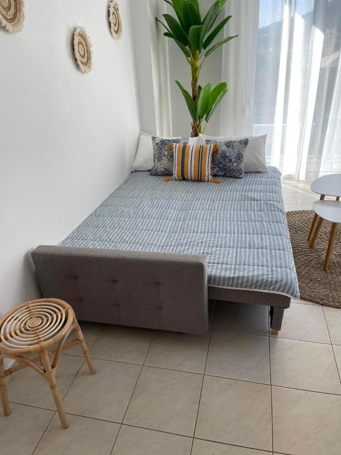 Oak 32 Apartment, Pilona